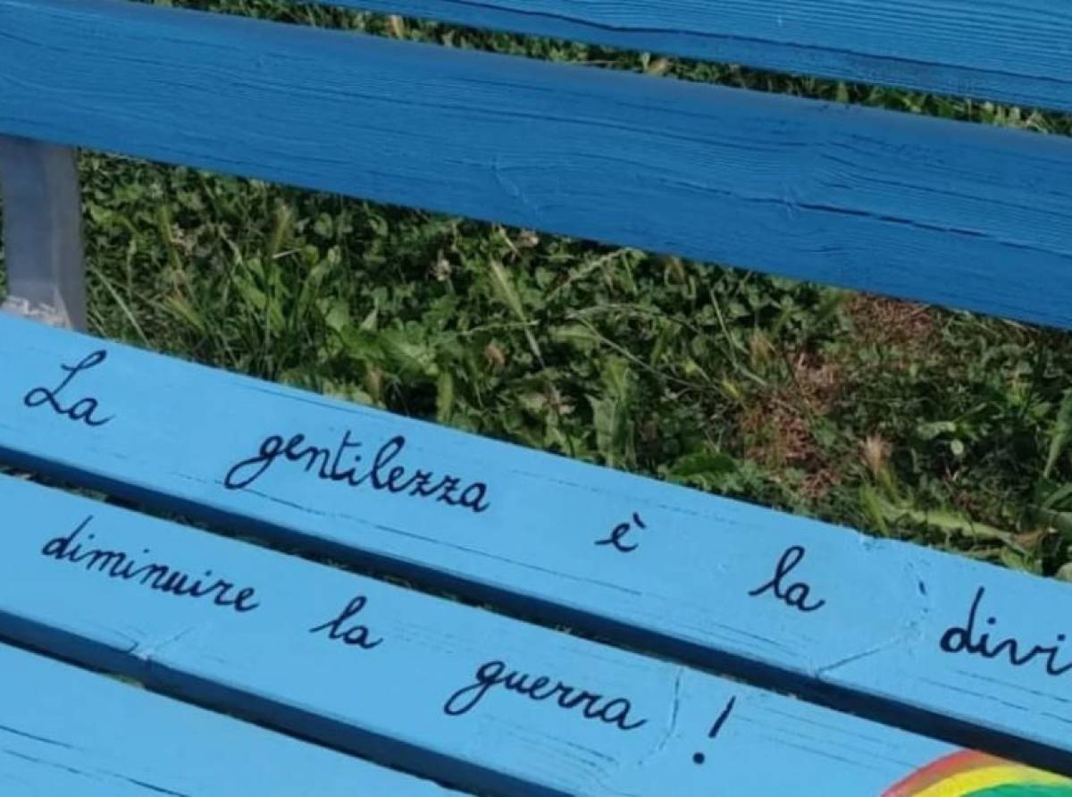 Panchine della Gentilezza a San Benigno: quando i bambini insegnano il valore del rispetto e della comunità 